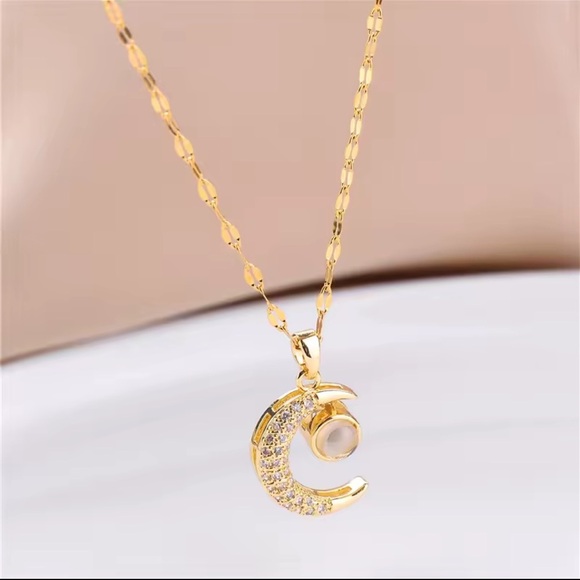 Sale 18 Gold Moon & Pearl Pendant Necklace ✨ - Picture 4 of 4